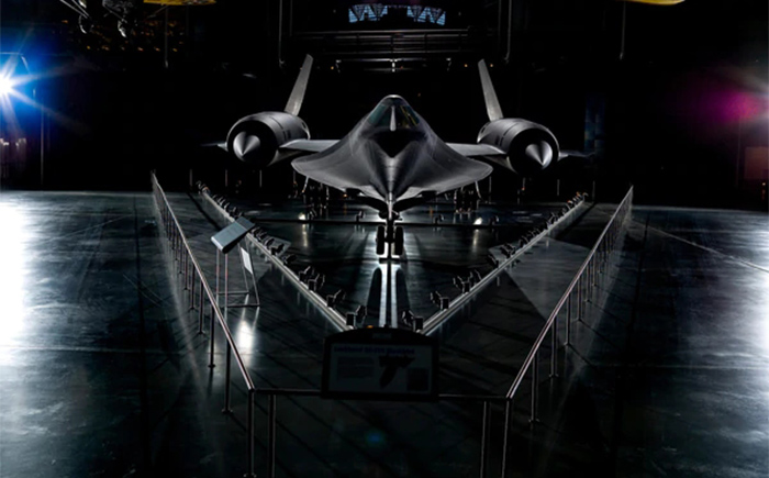 飛行速度超過導彈的飛機—SR-71黑鳥偵察機！