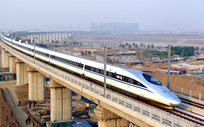 特力鐵路機(jī)車潤滑油與合成錠子油生產(chǎn)線投產(chǎn)